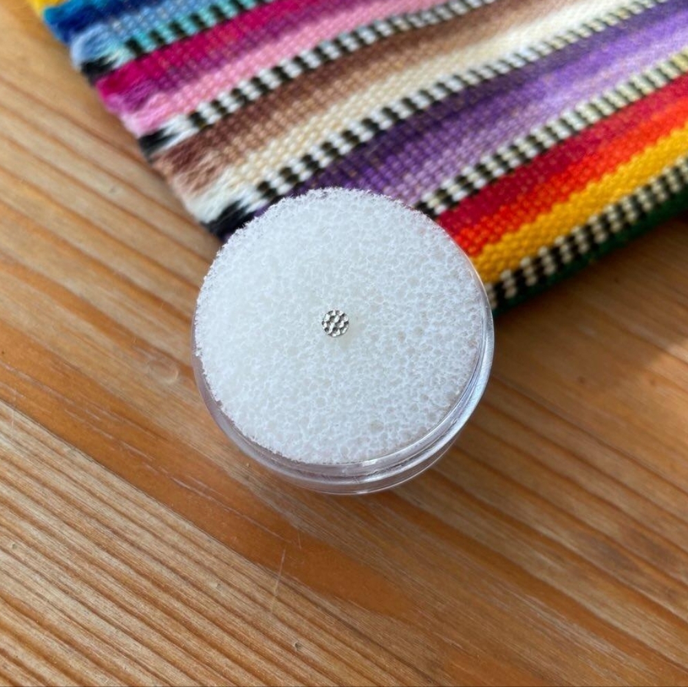 14k white gold Junipurr hammered disc